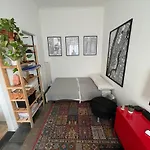 Theo\'S Studio